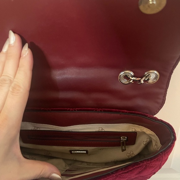 Guess red velvet bag. Brand new without tags - Picture 5 of 6